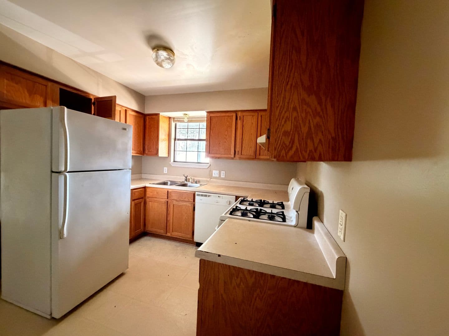 Russellville Apartment: 600 and 602 West J St