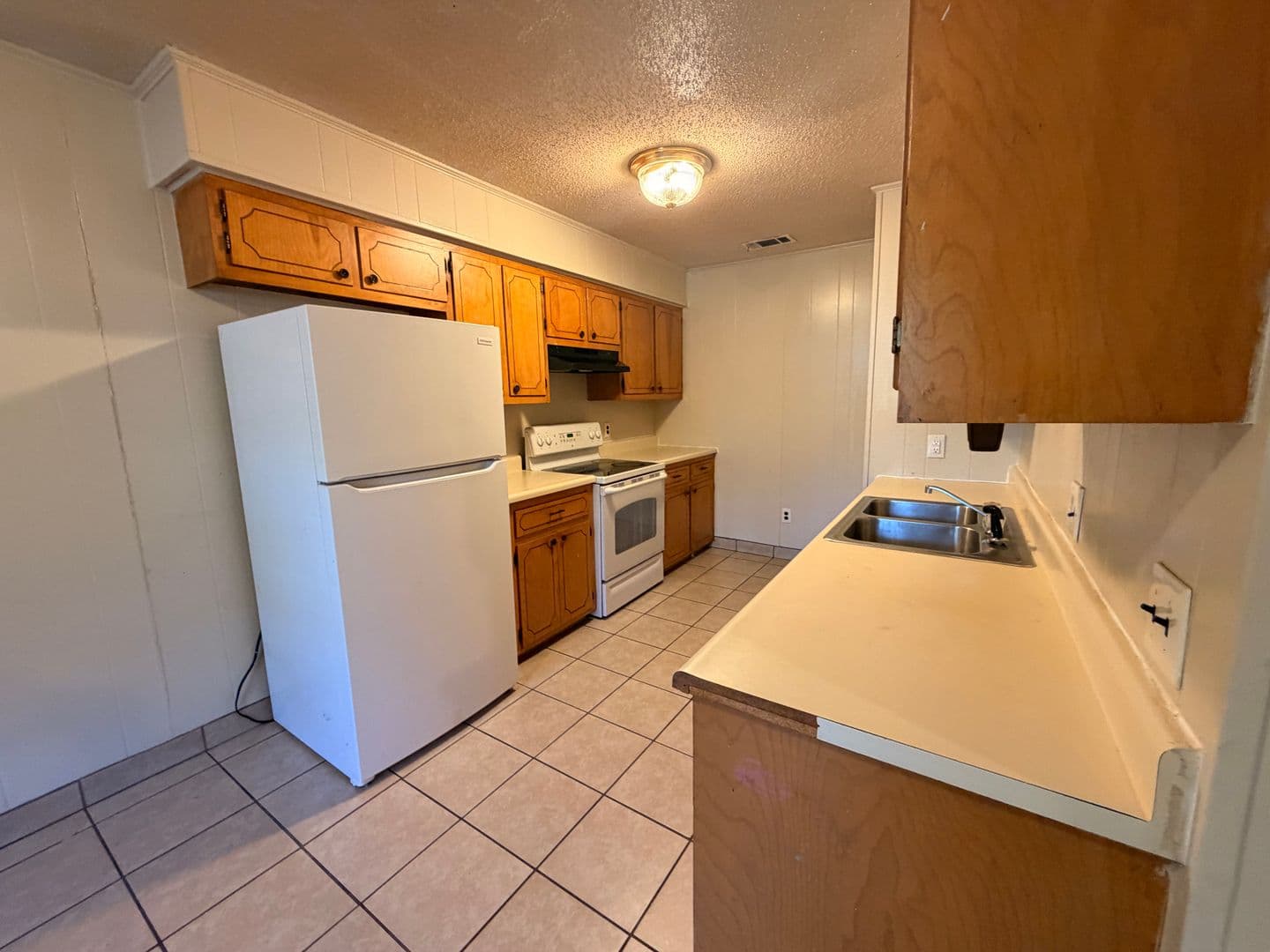 Russellville Apartment: E L St
