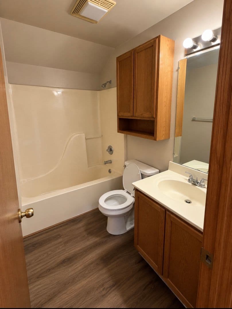 Searcy Apartment: 504 N. Horton
