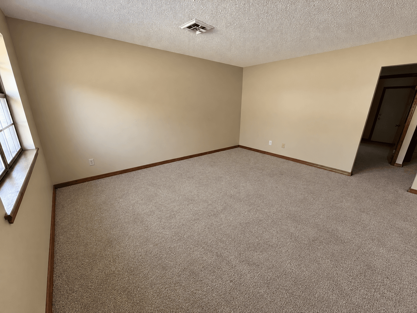 Russellville Apartment: 1400 E O St