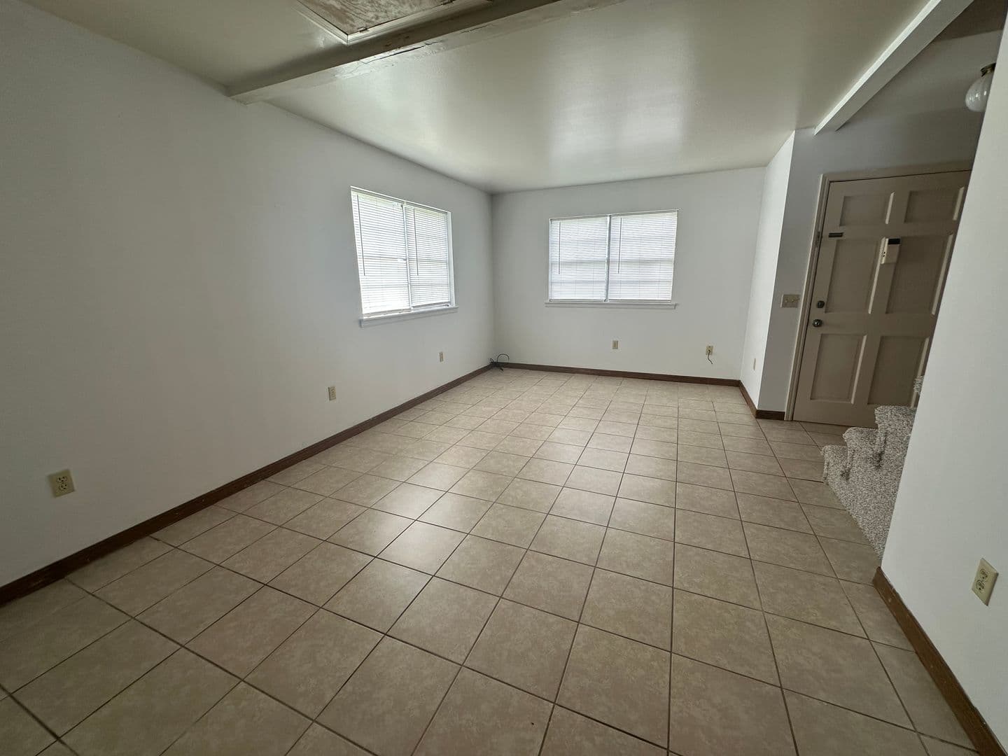 Russellville Apartment: 400 N Inglewood Ave