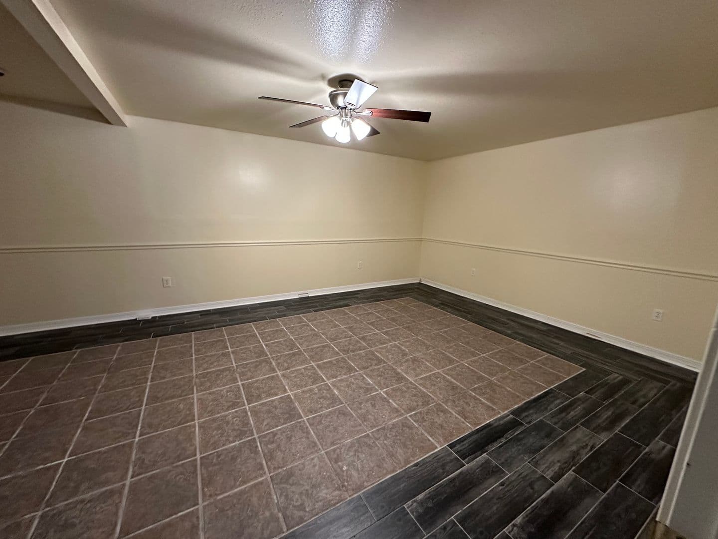 Russellville Apartment: 401 Carden Place