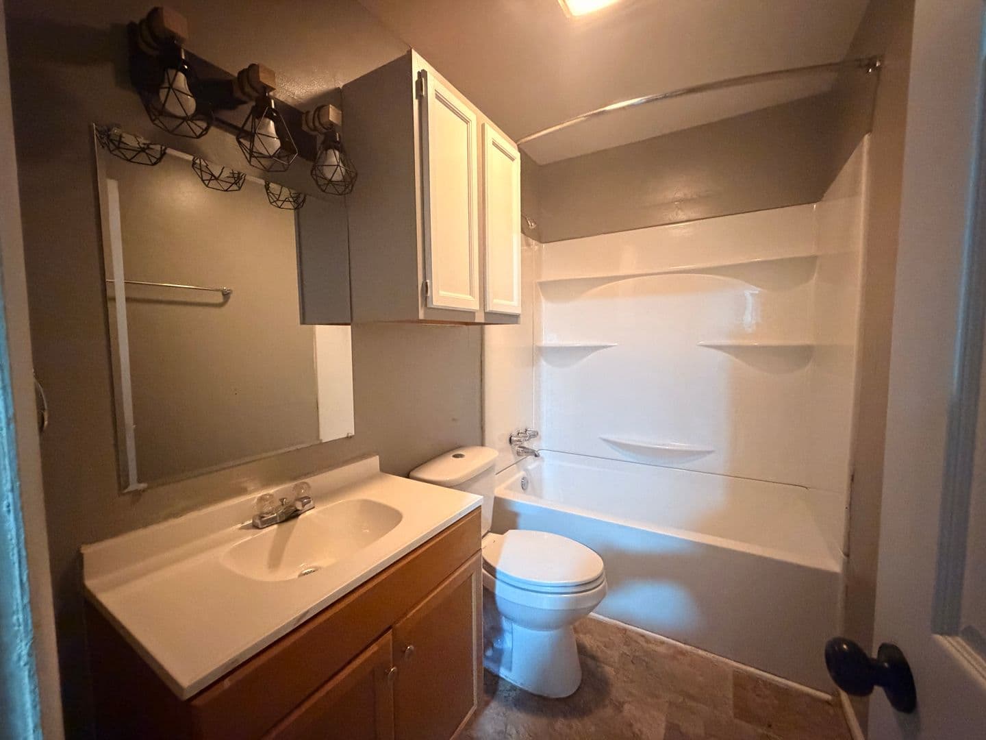 Russellville Apartment: 307/309 E. Fir St