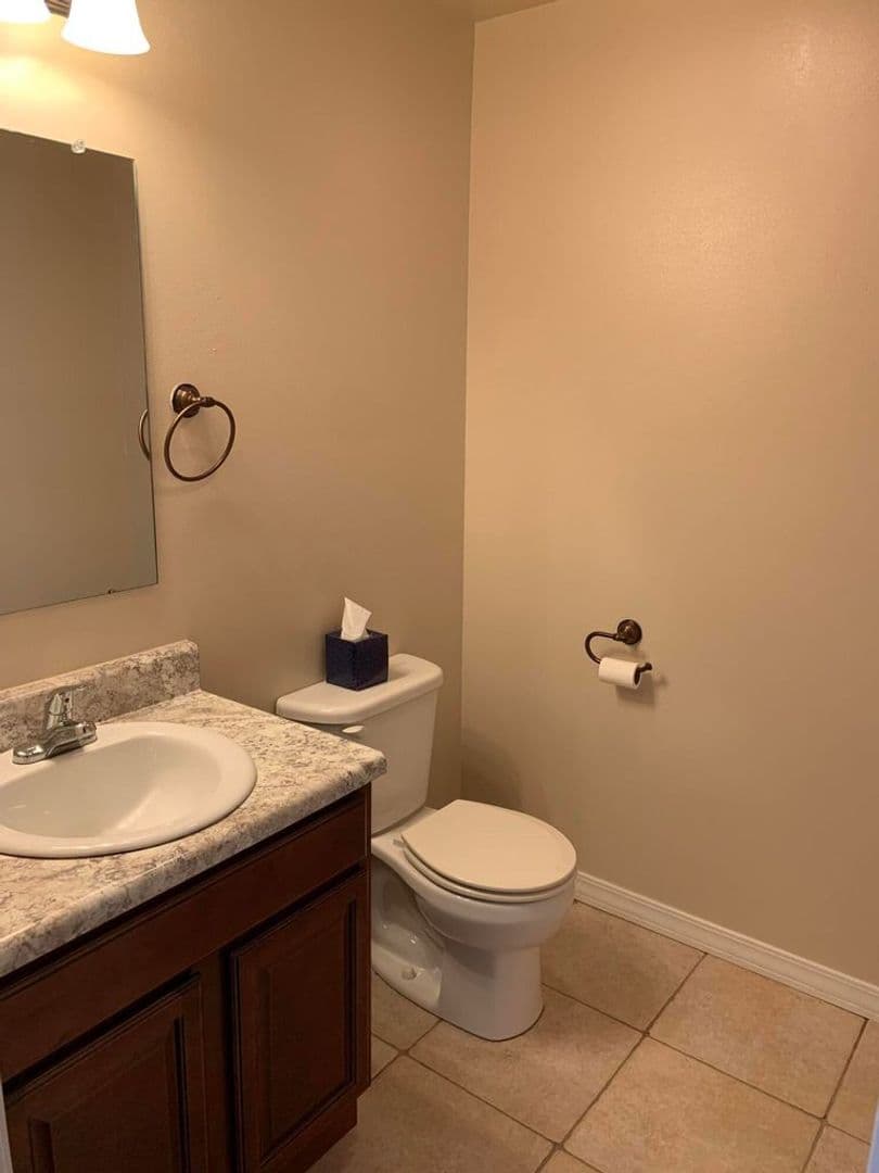 Russellville House: 815 E 6th St