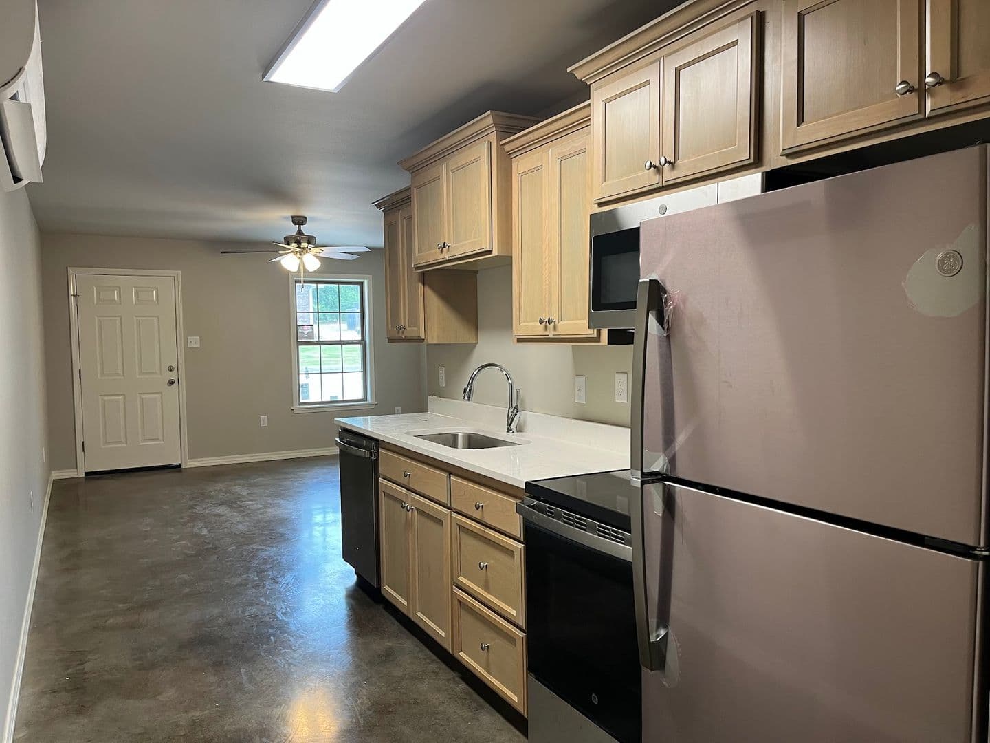 Dover Apartment: 47 W Center