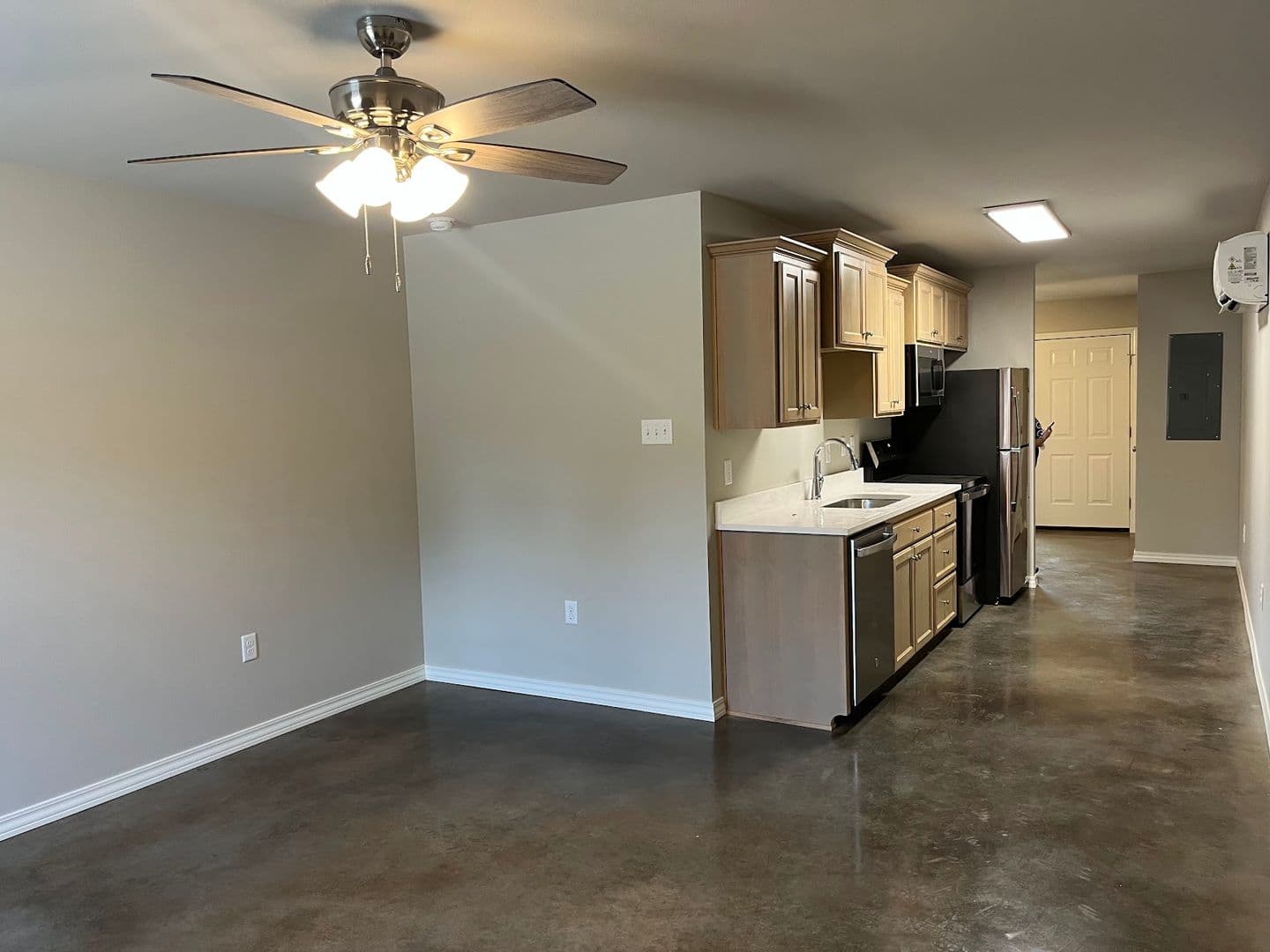 Dover Apartment: 47 W Center