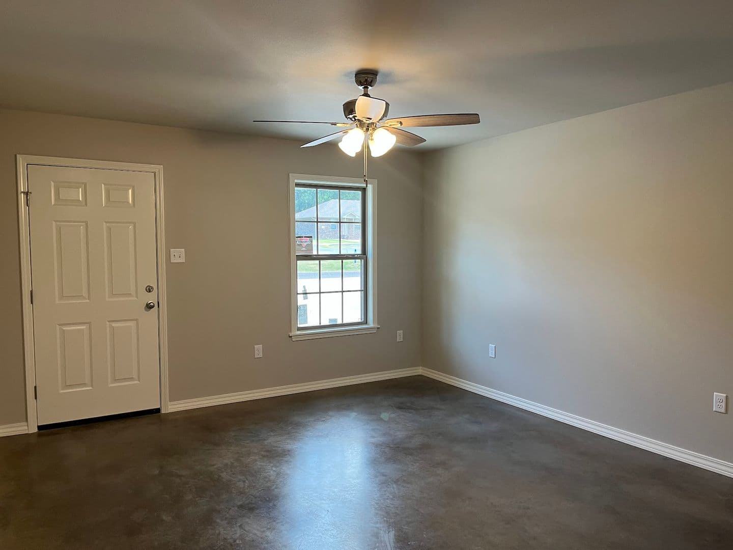 Dover Apartment: 47 W Center