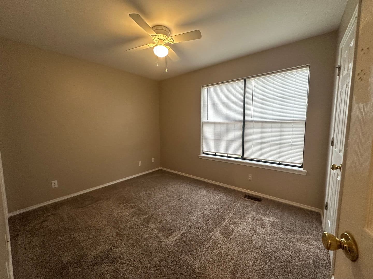 Russellville Apartment: 810 E L St