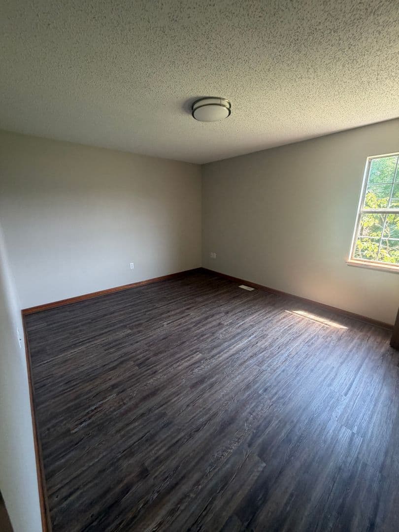 Searcy Apartment: 504 N. Horton
