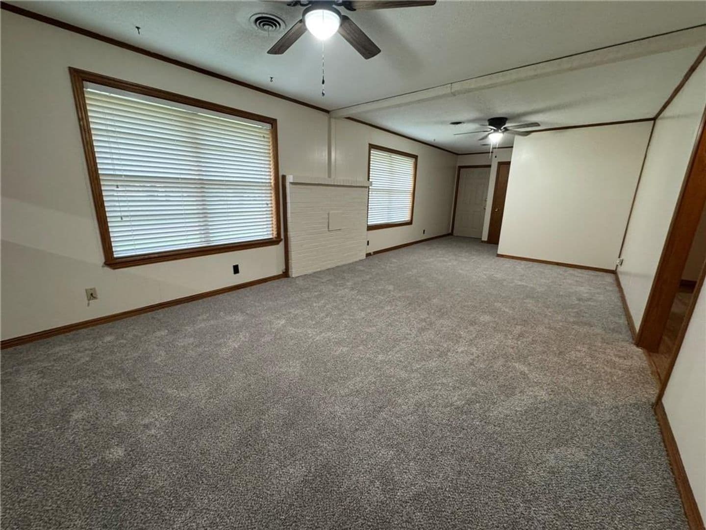 Russellville House: 521 E J St