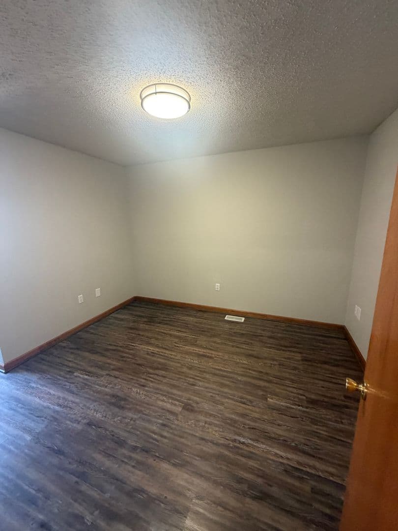 Searcy Apartment: 504 N. Horton