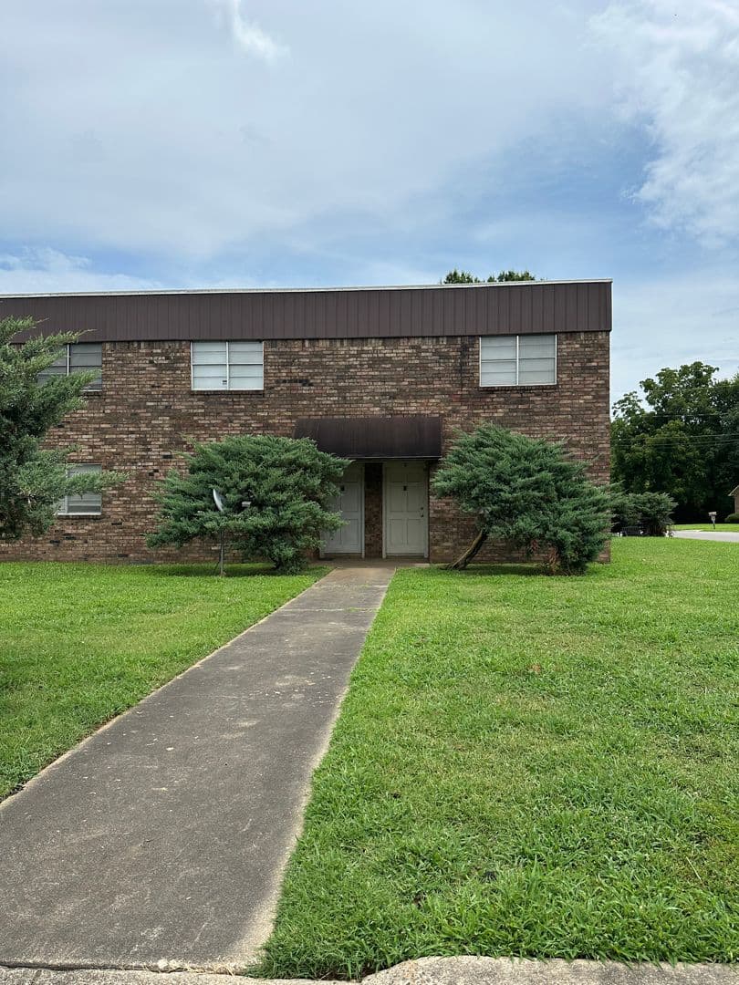 Russellville Apartment: 400 N Inglewood Ave