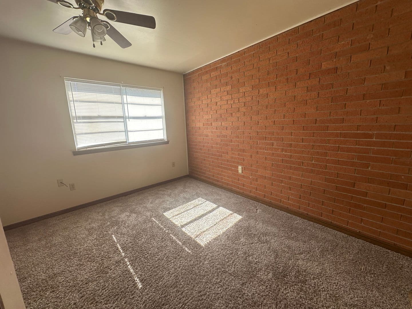 Russellville Apartment: 400 N Inglewood Ave