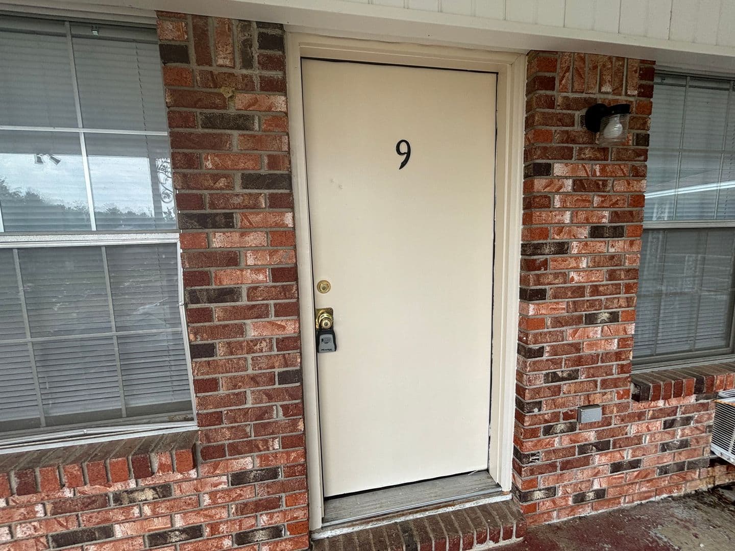 Russellville Apartment: 514 W K St 1-12