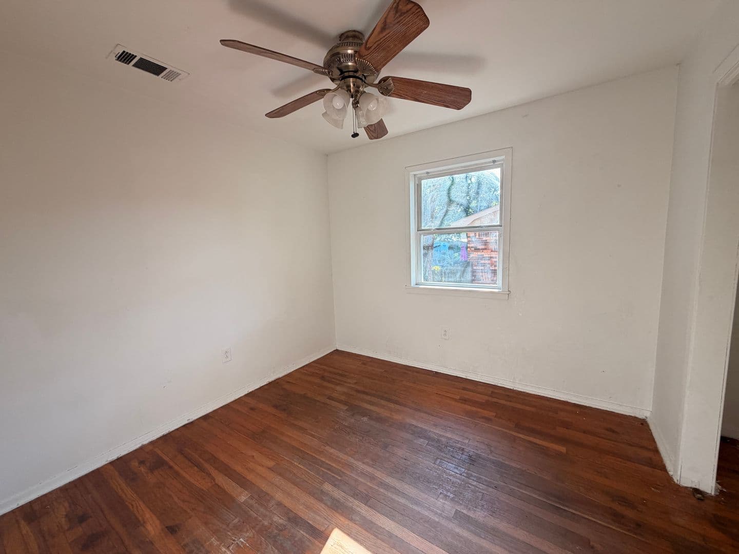 Russellville House: 808 E J St