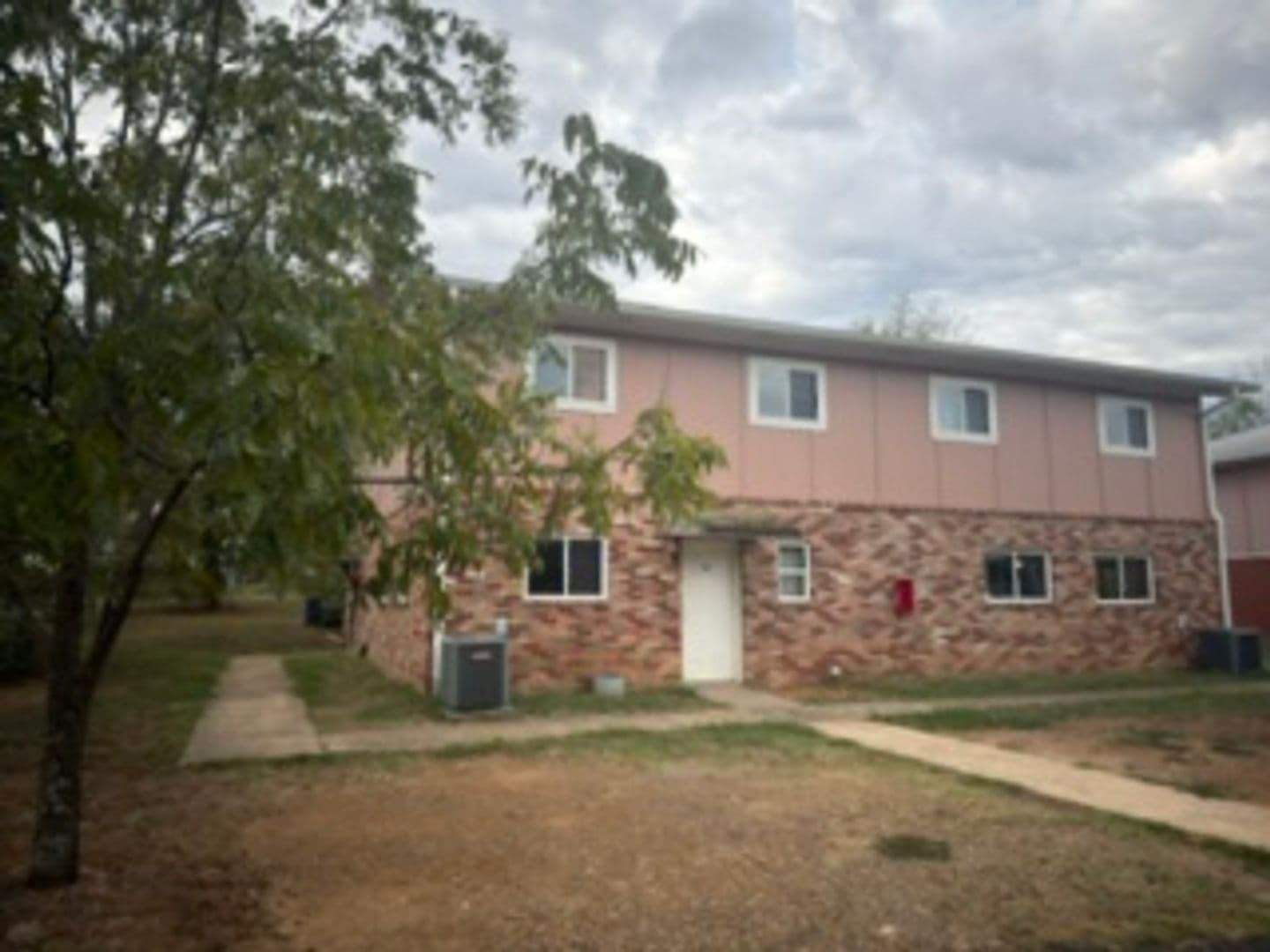 Clarksville Apartment: 2401 W Main St