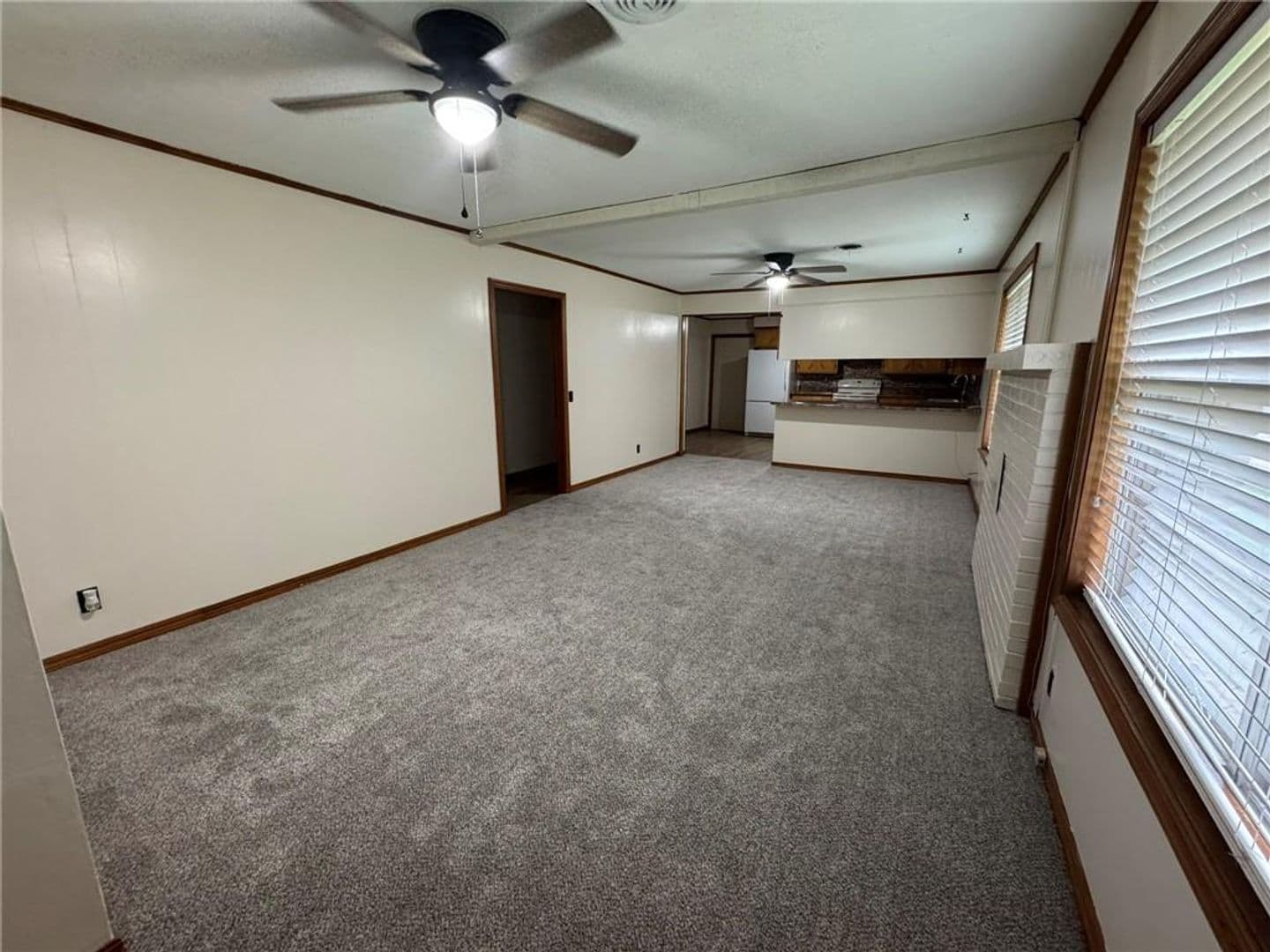 Russellville House: 521 E J St