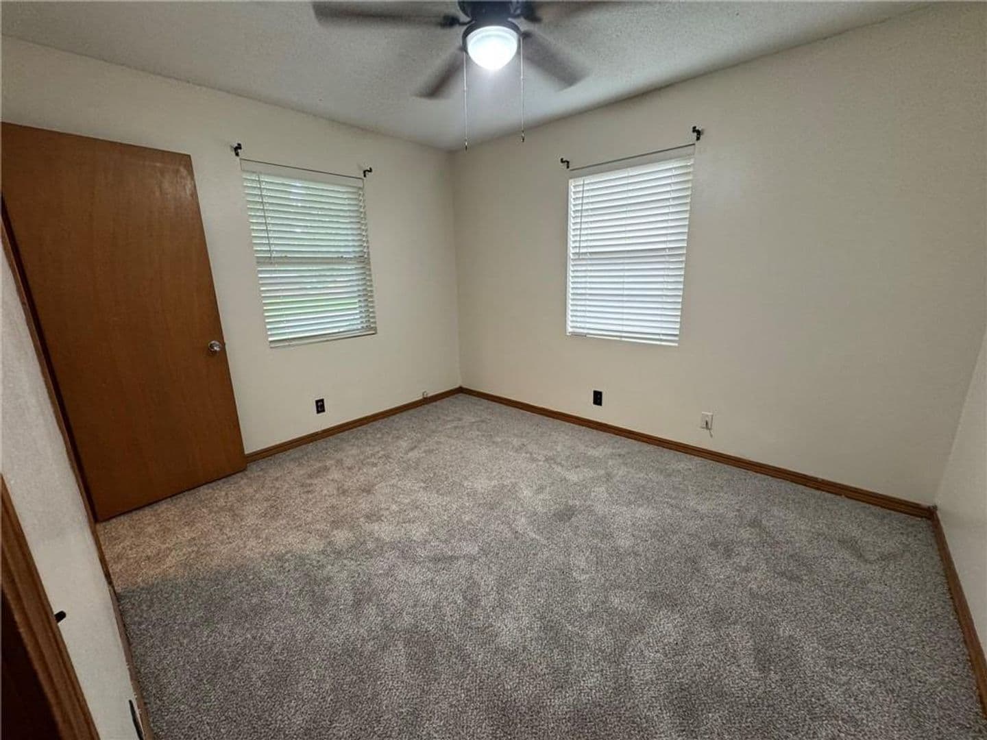 Russellville House: 521 E J St