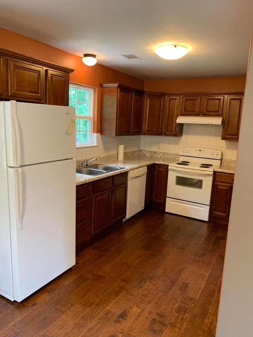 Russellville House: 815 E 6th St