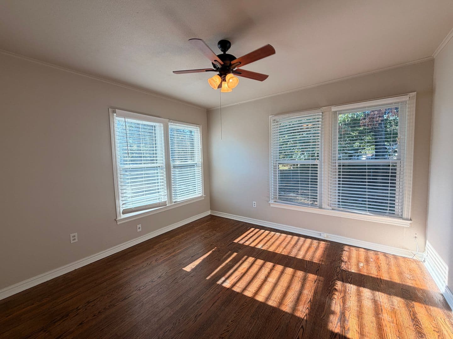 Russellville House: 1601 W 2nd St