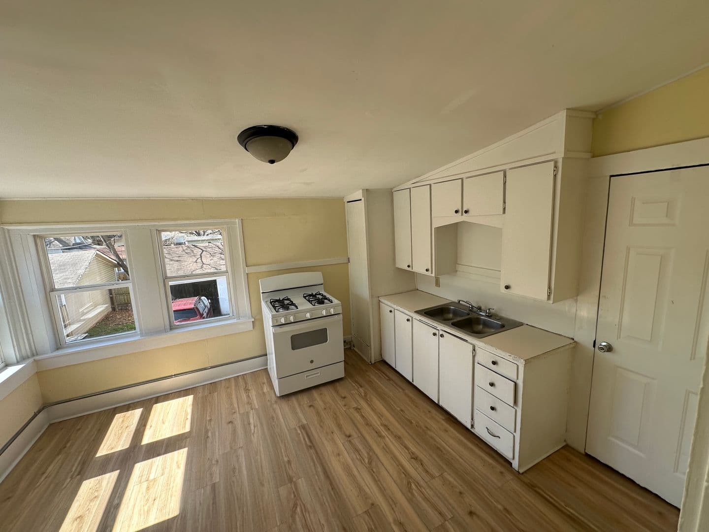 Russellville Apartment: 708 S Denver
