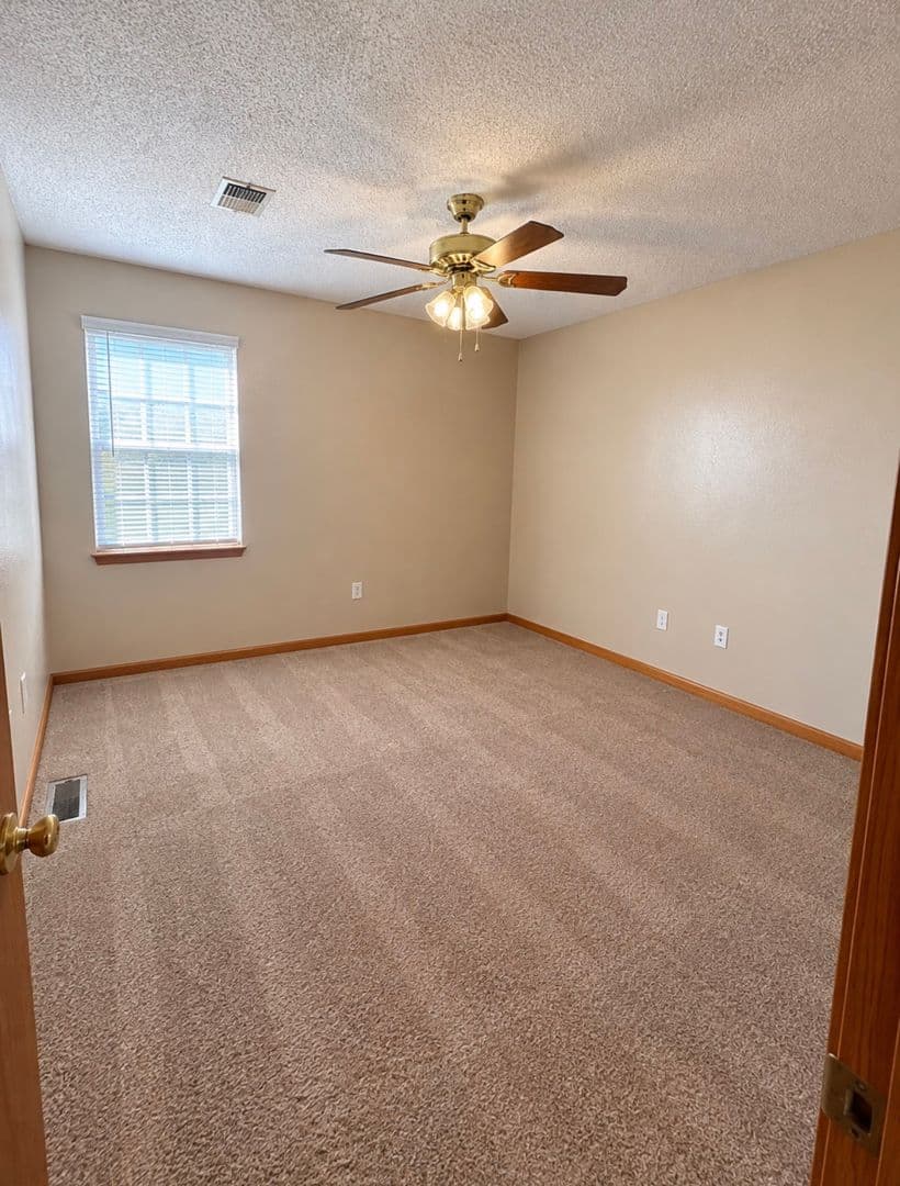 Searcy Apartment: 504 N. Horton
