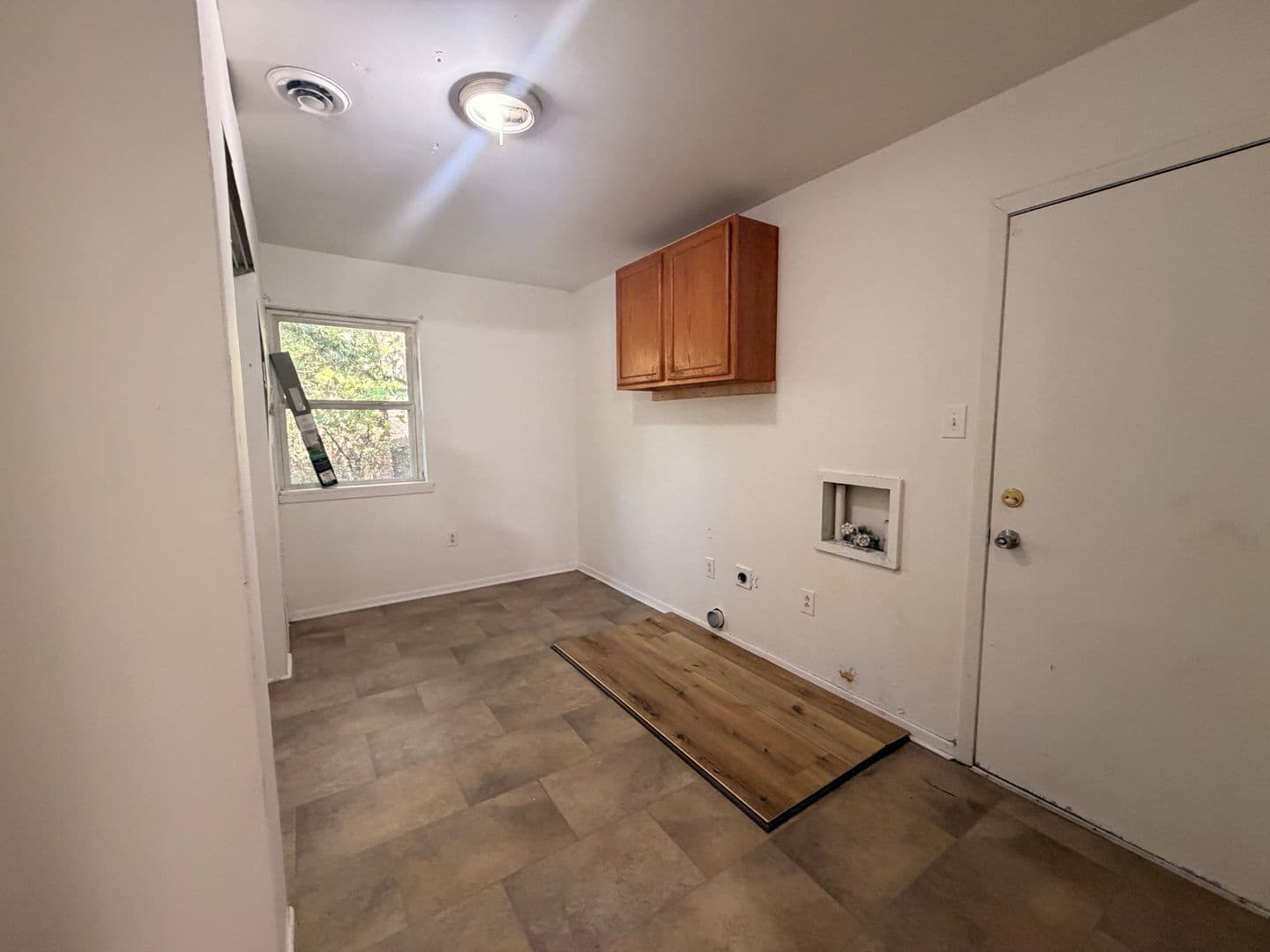 Russellville House: 808 E J St