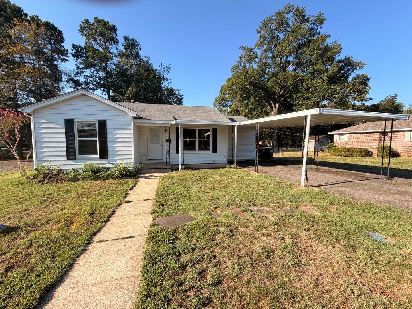 Russellville House: 1601 W 2nd St