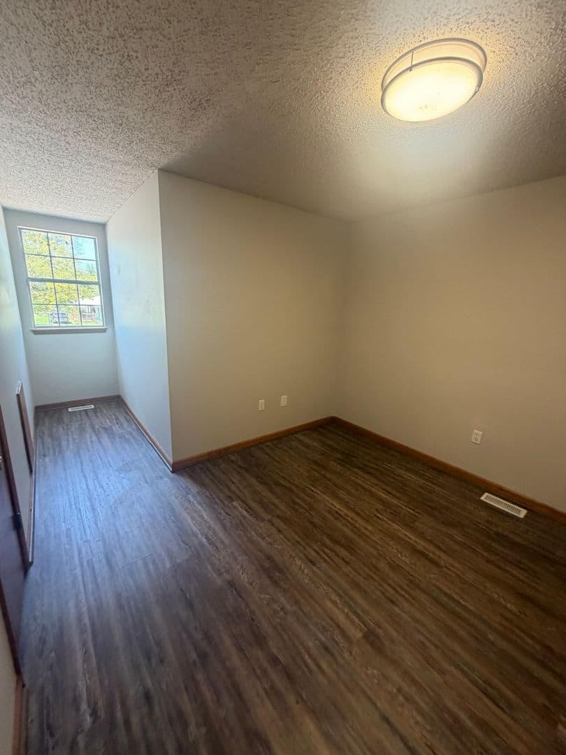 Searcy Apartment: 504 N. Horton
