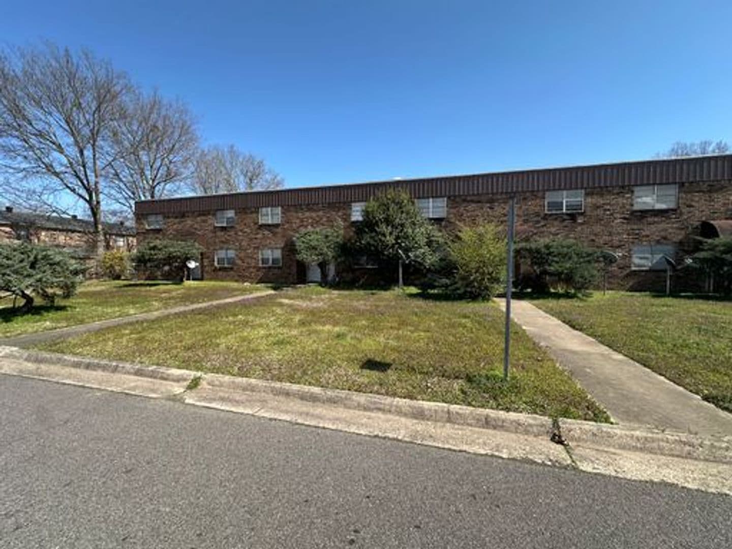 Russellville Apartment: 400 N Inglewood Ave