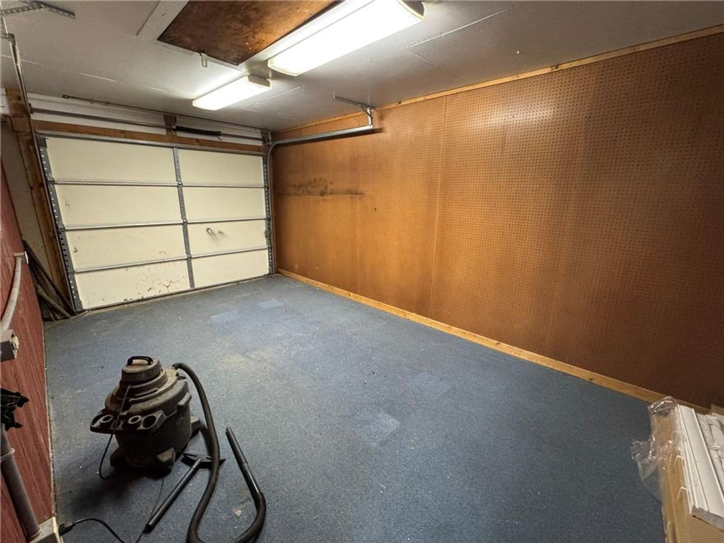 Russellville House: 521 E J St