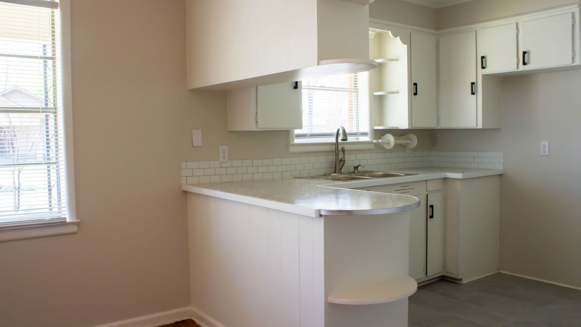 Russellville House: 827 N El Paso Ave