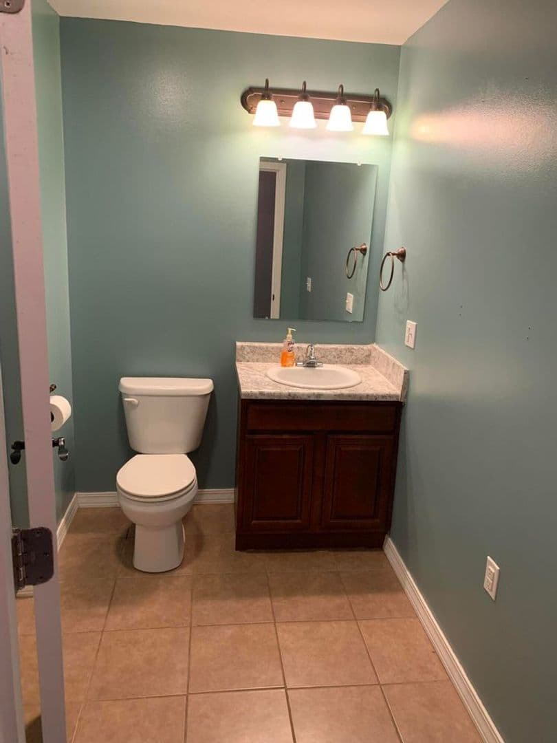 Russellville House: 815 E 6th St