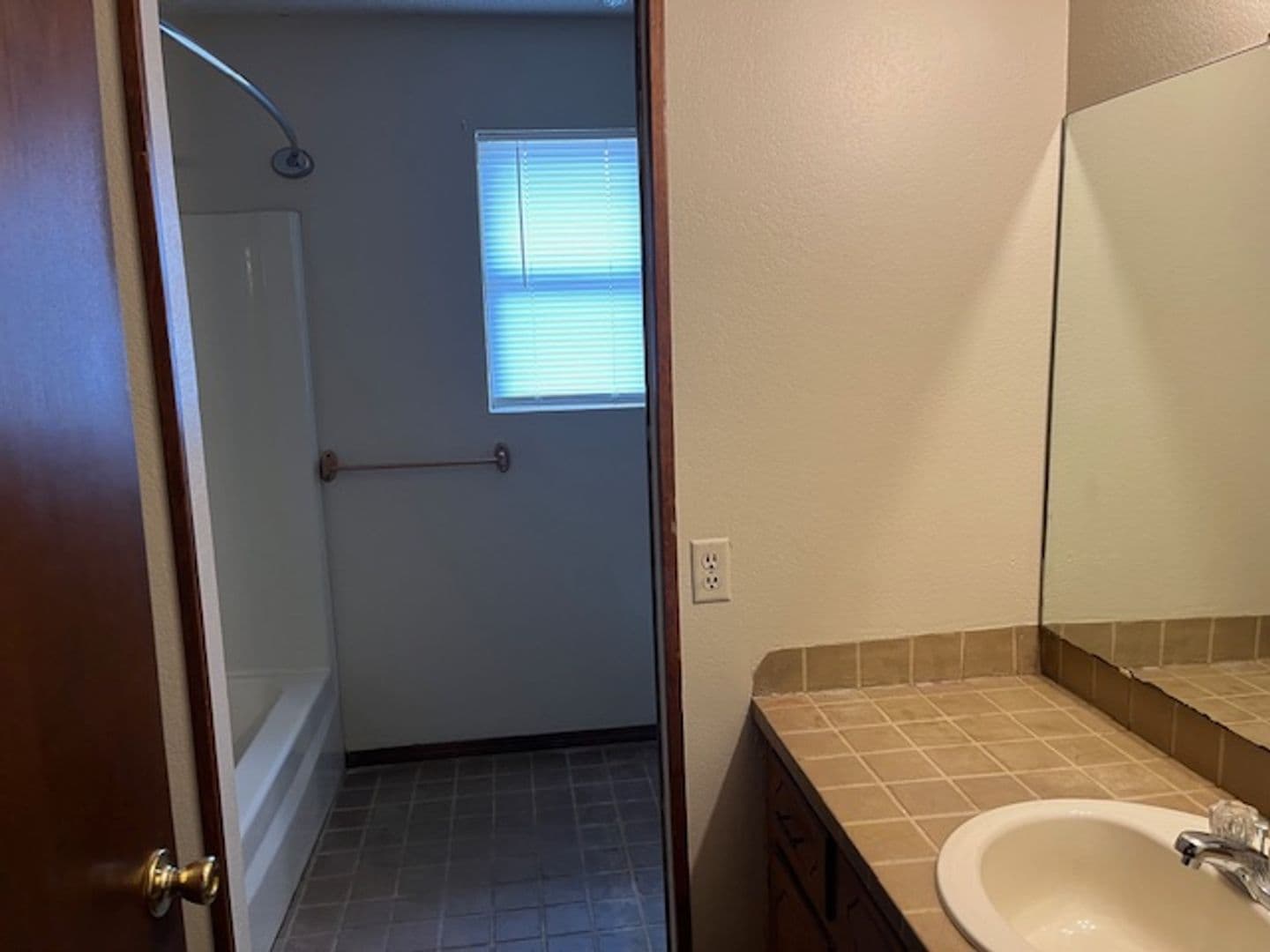 Russellville Apartment: 2800-2814 W E St