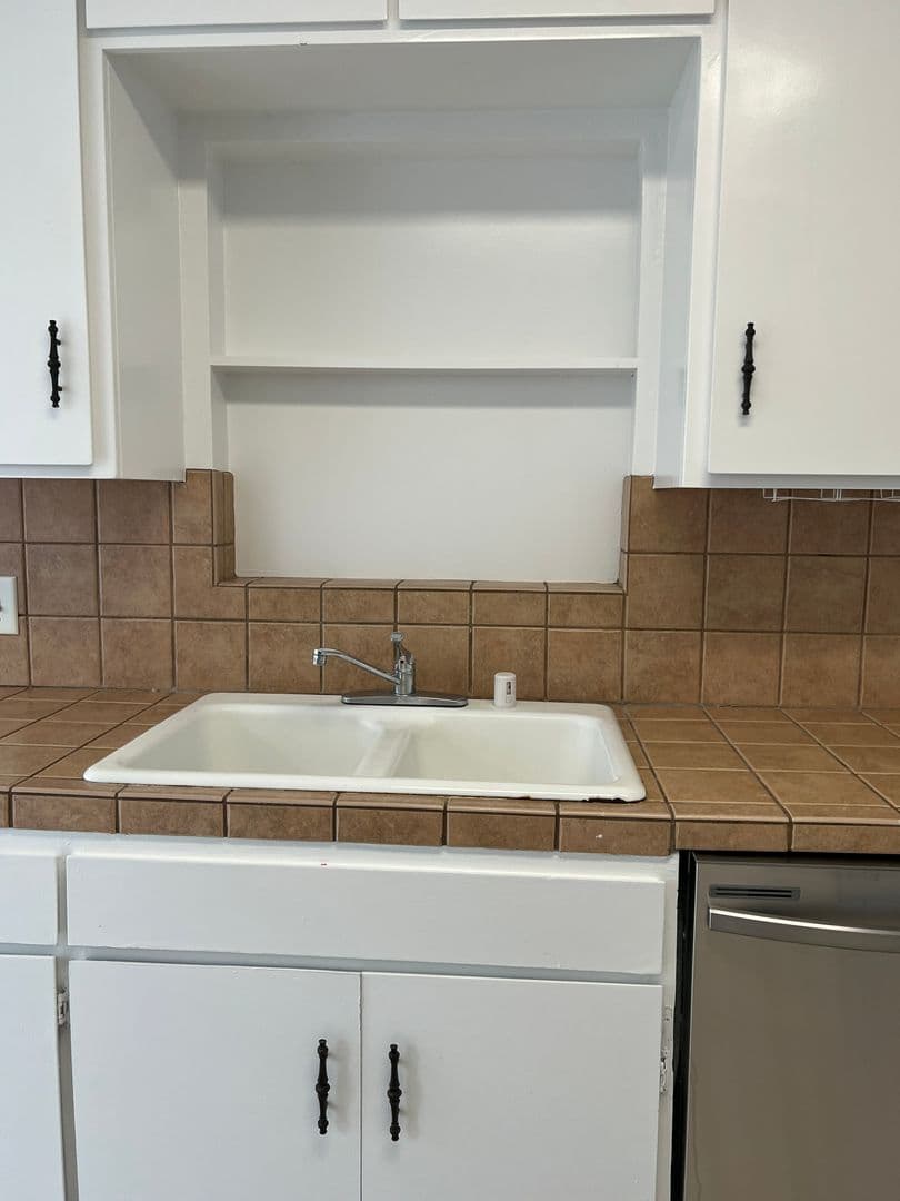 Sacramento House: 142 Redwood