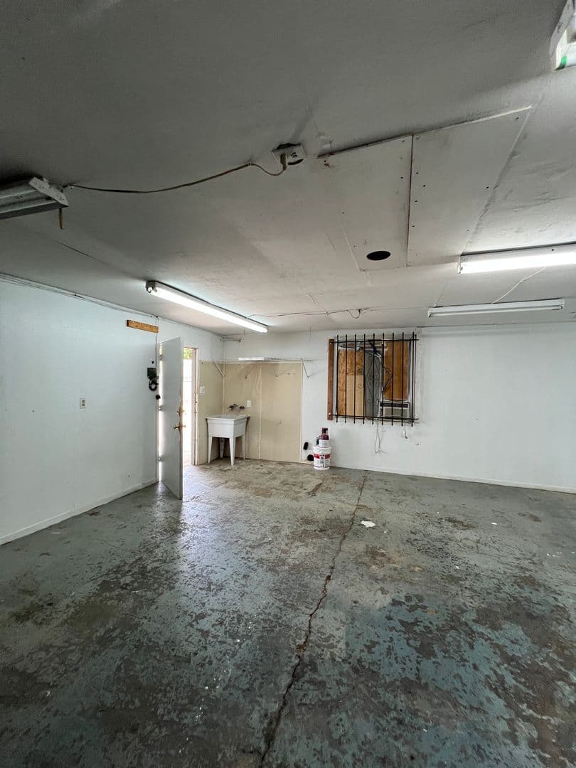 Sacramento House: 142 Redwood