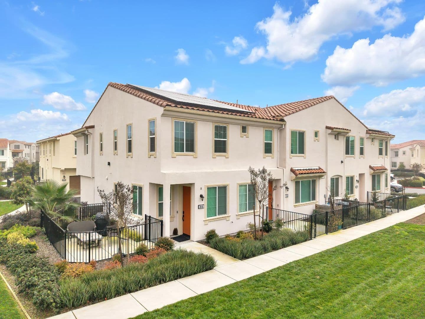 Sacramento House: 5301 E Commerce Way Unit 39102