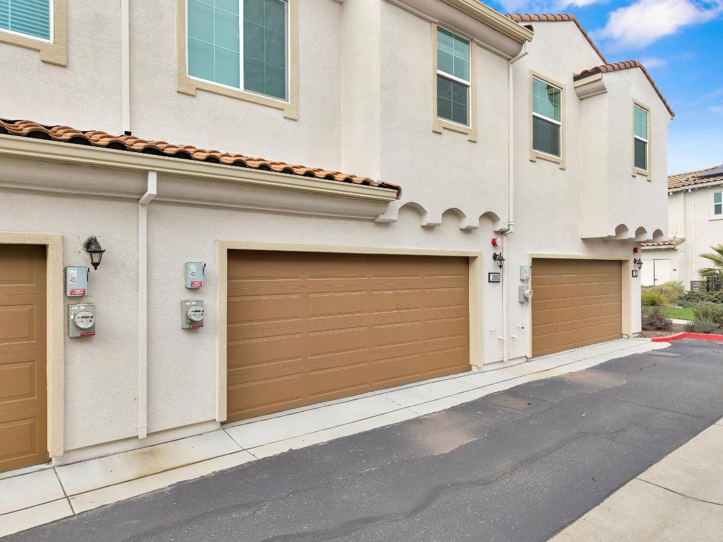 Sacramento House: 5301 E Commerce Way Unit 39102