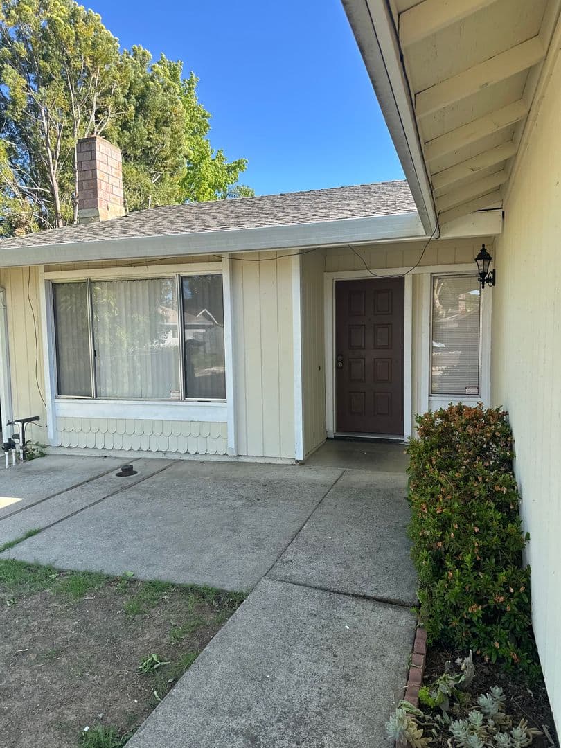Rancho Cordova House: 11060 Cilker River way