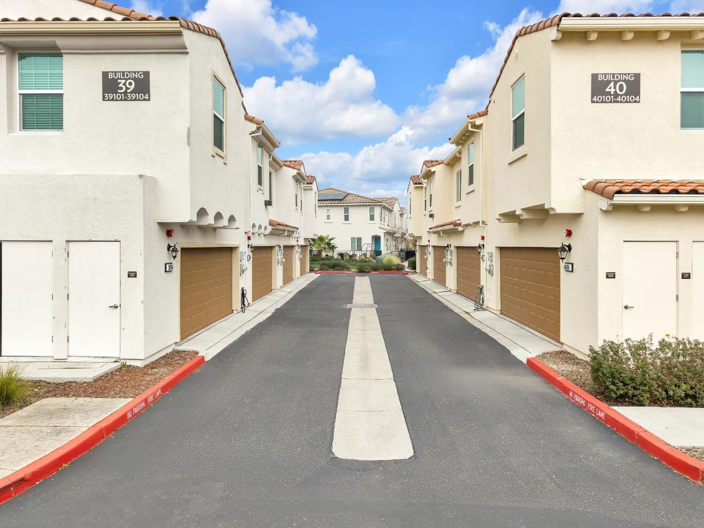 Sacramento House: 5301 E Commerce Way Unit 39102
