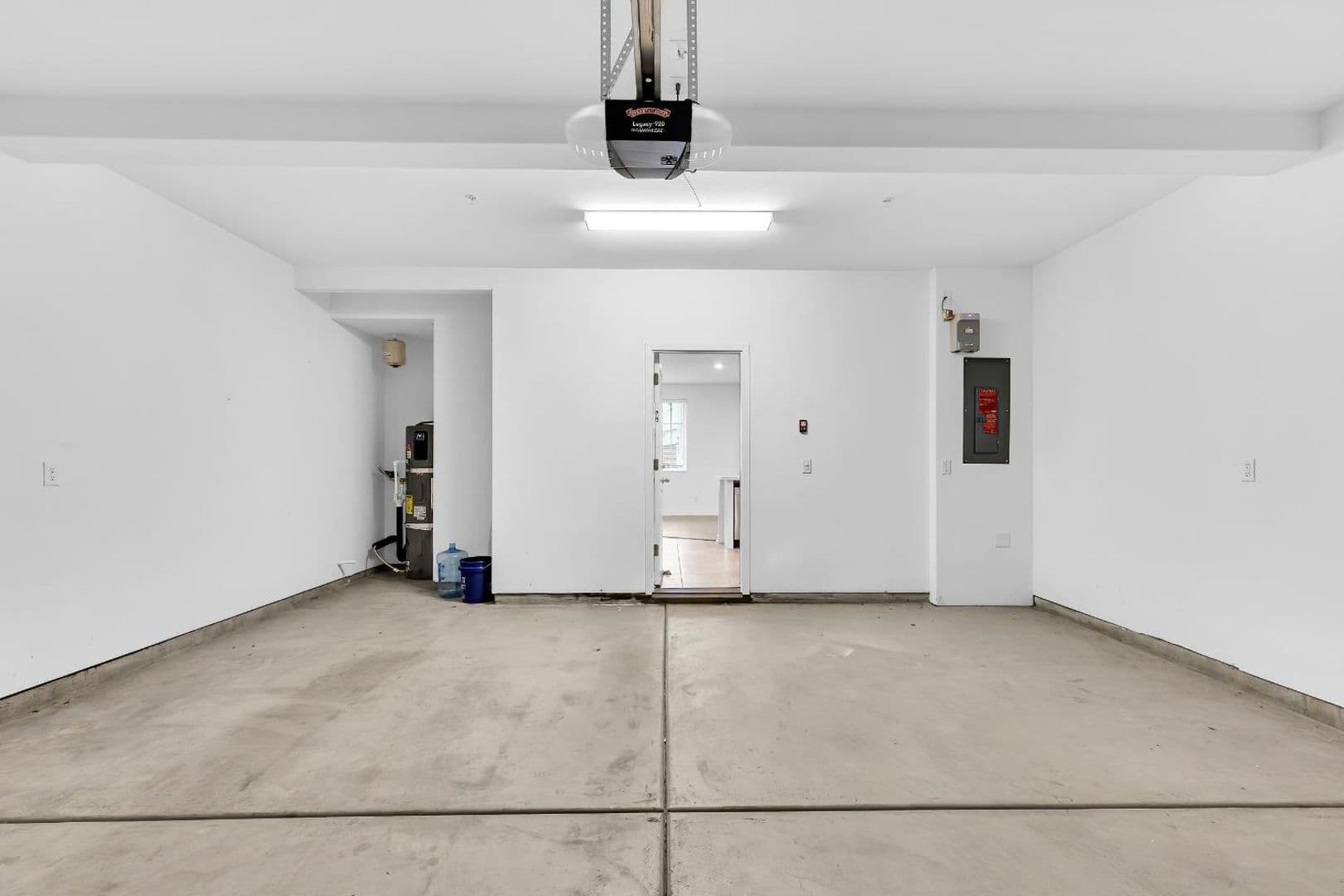 Sacramento House: 5301 E Commerce Way Unit 39102