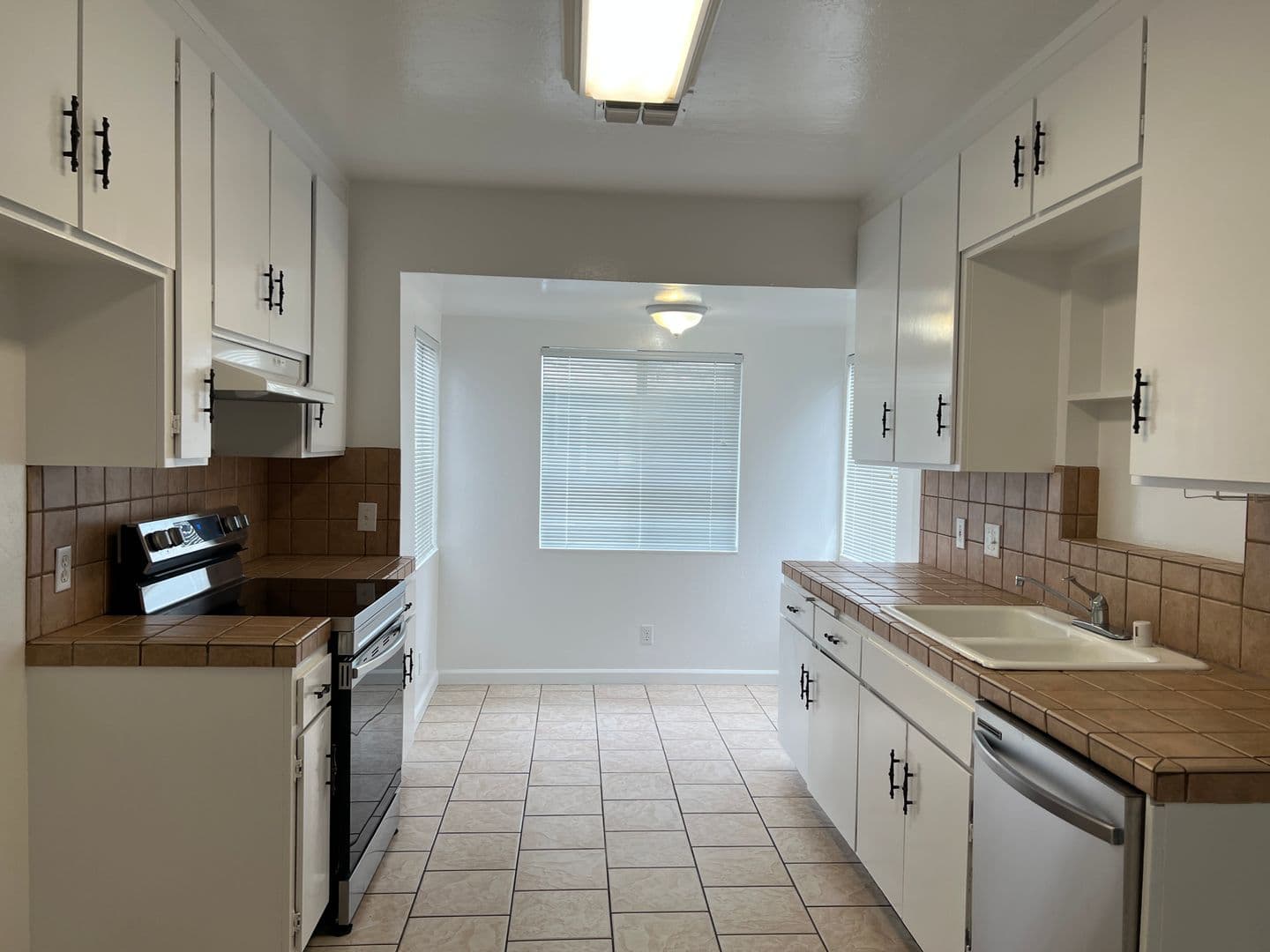 Sacramento House: 142 Redwood