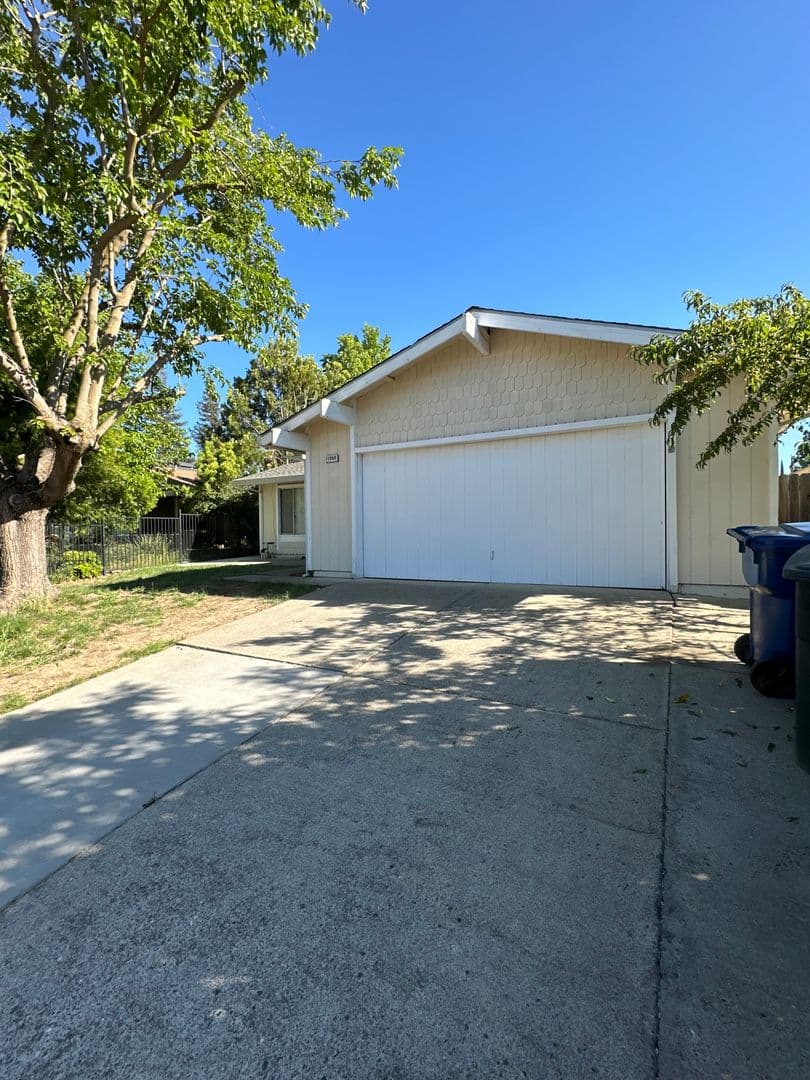 Rancho Cordova House: 11060 Cilker River way