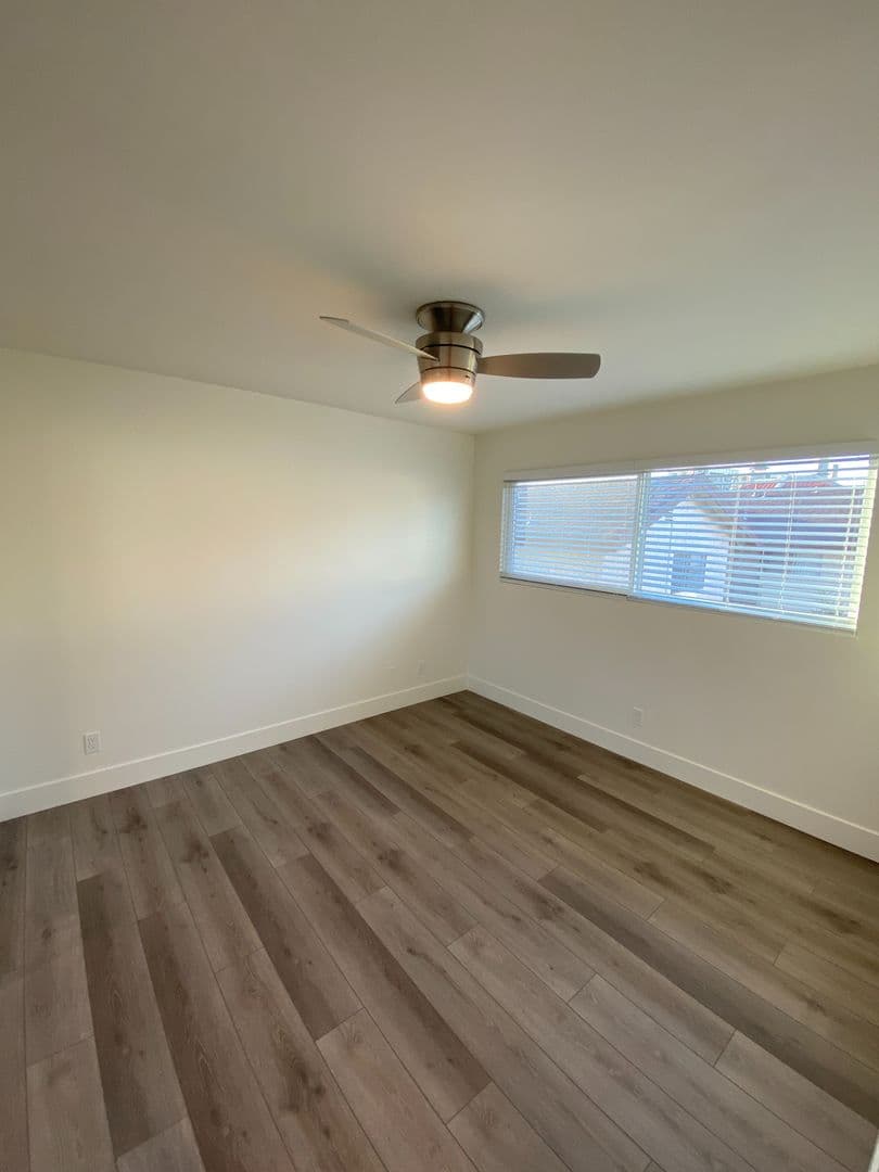 Redondo Apartment: 503 N. Elena