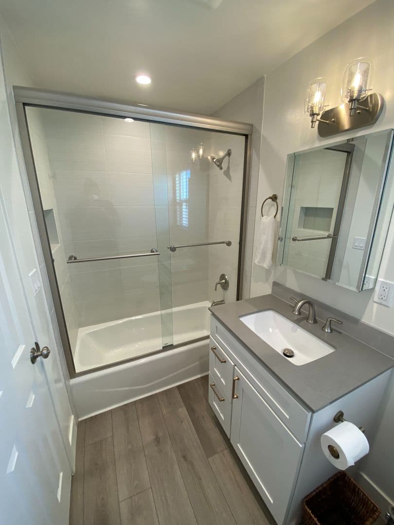 Redondo Apartment: 503 N. Elena