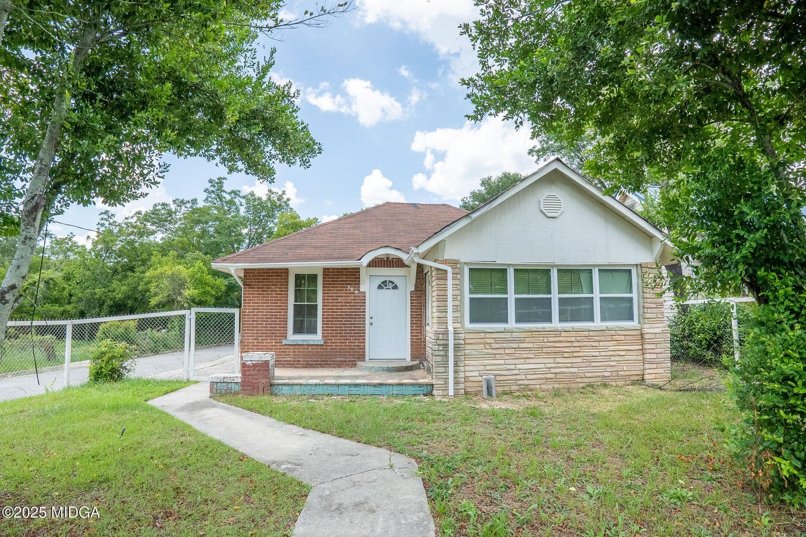 Macon House: 760 Cowan St. Unit A