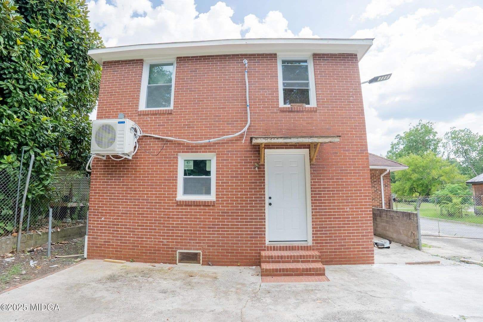 Macon House: 760 Cowan St. Unit B