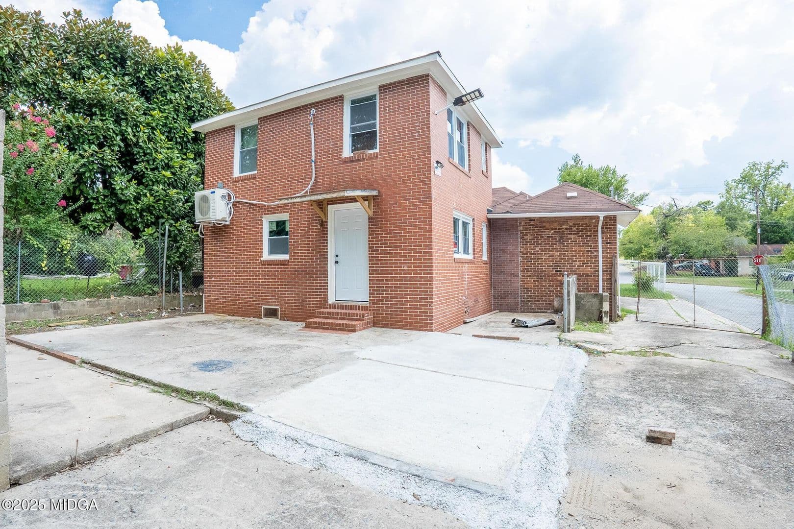Macon House: 760 Cowan St. Unit B