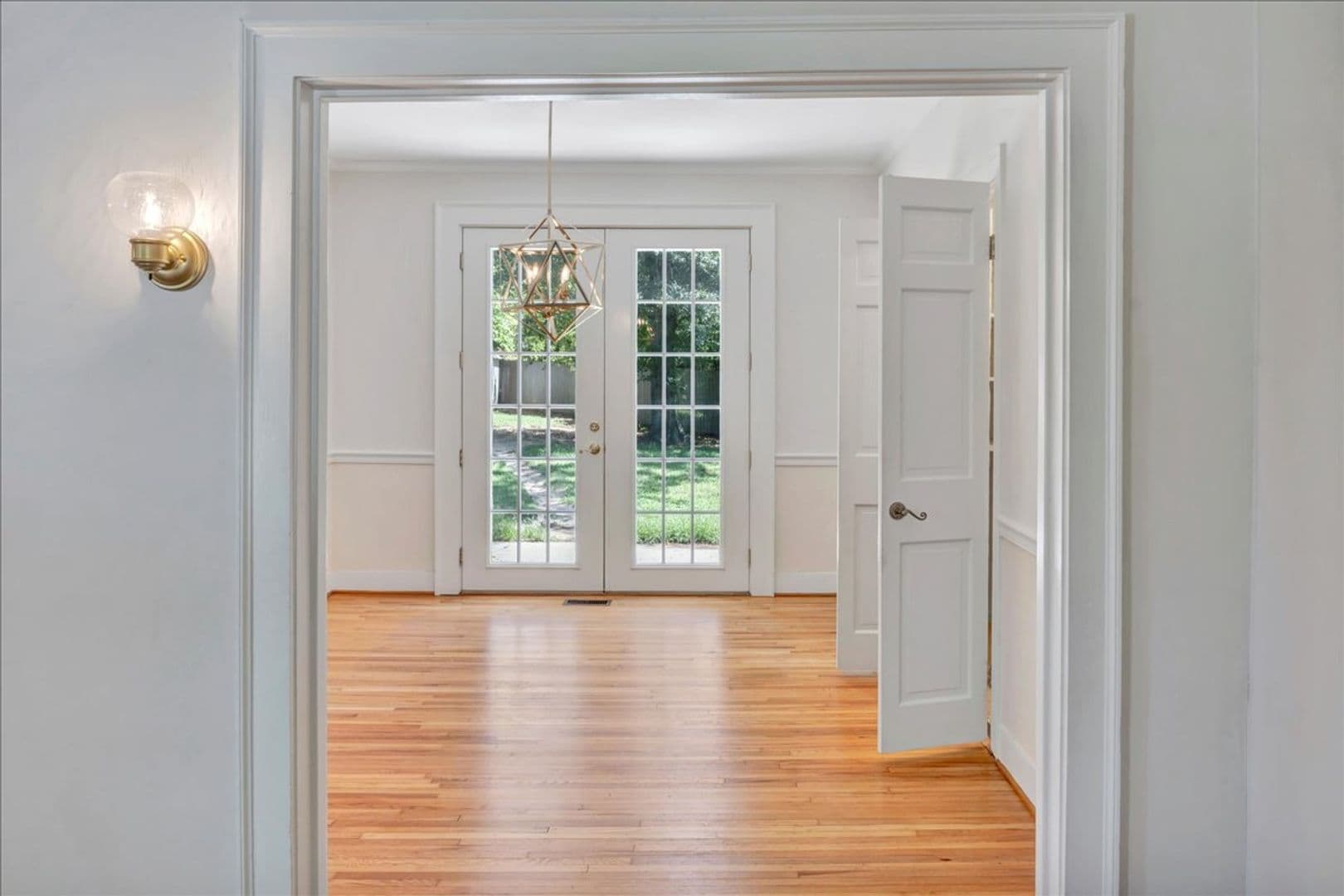 Macon House: 3551 Overlook Ave