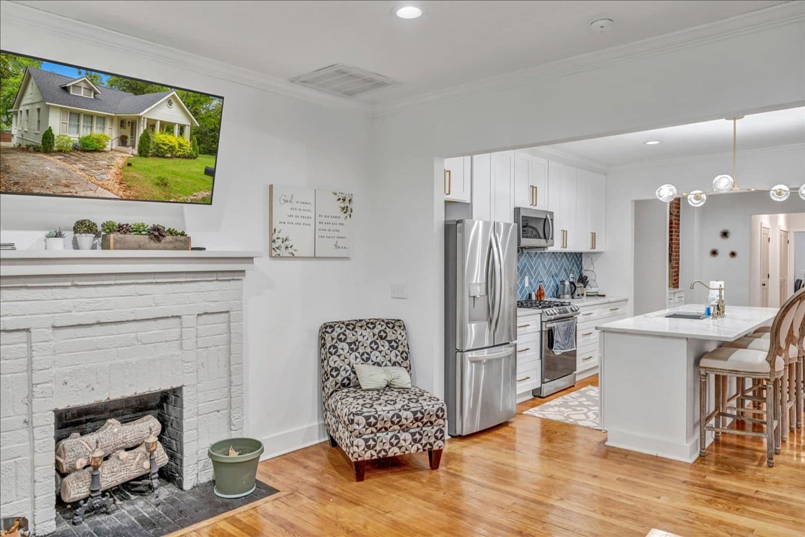 Macon House: 318 Corbin Ave